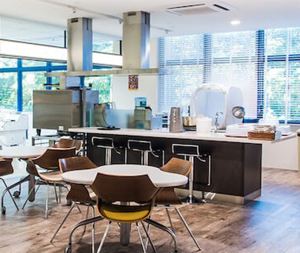 FUJISUNNY PLAZA application centre interior